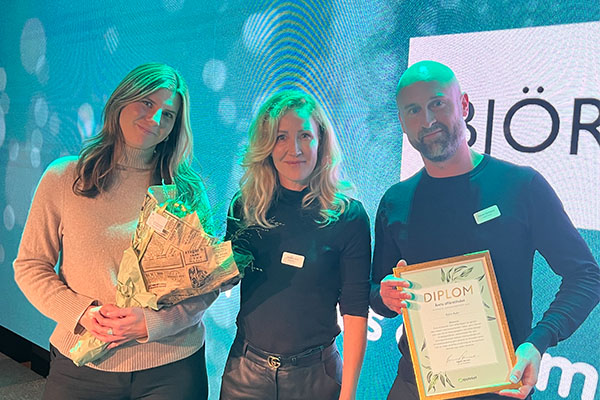 Två kvinnor och en man som representerar vinnarna av utmärkelsen Årets Affärstillväxt